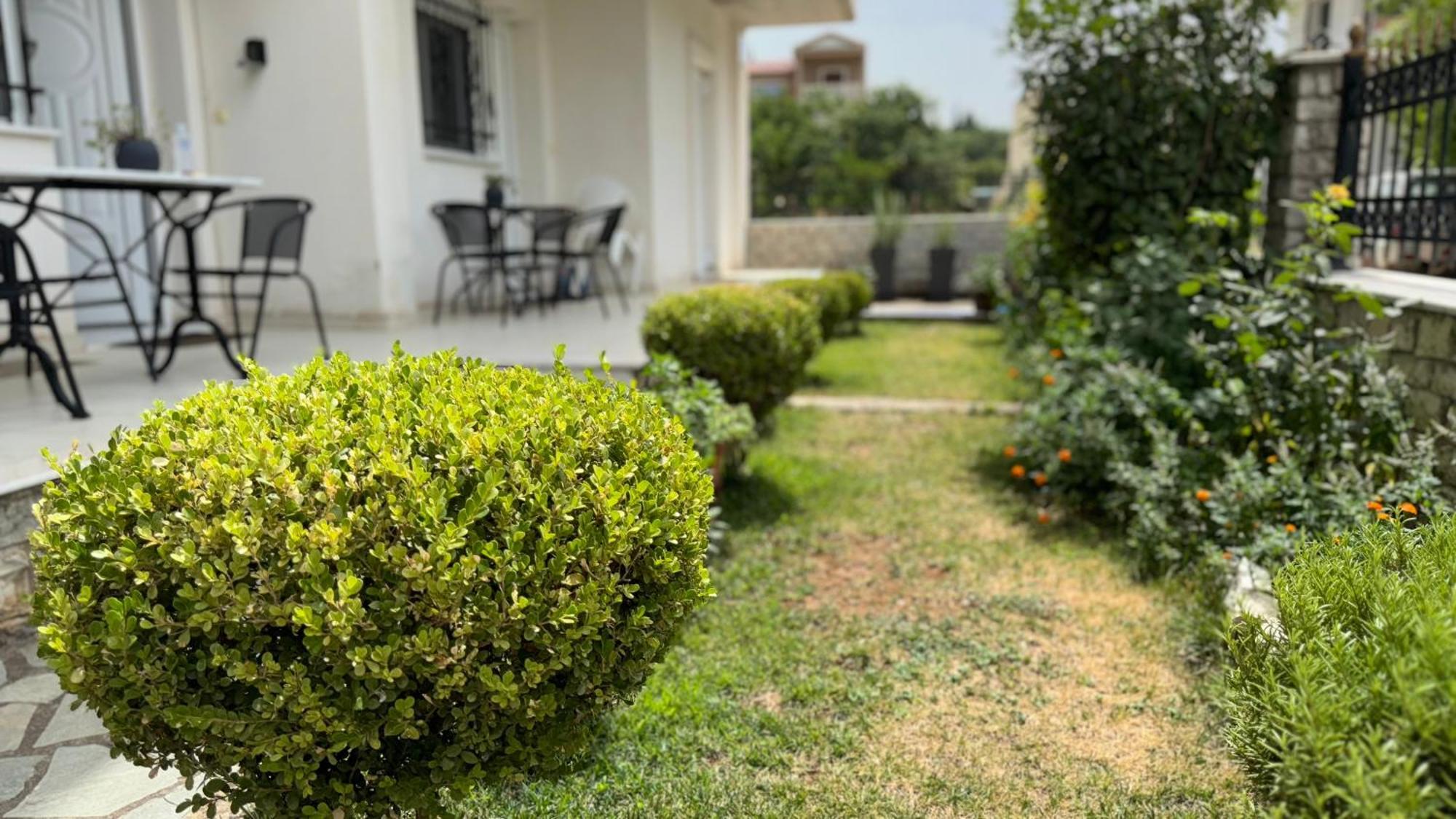 Petit House Under The Rocks Apartment Kalambaka Exterior photo