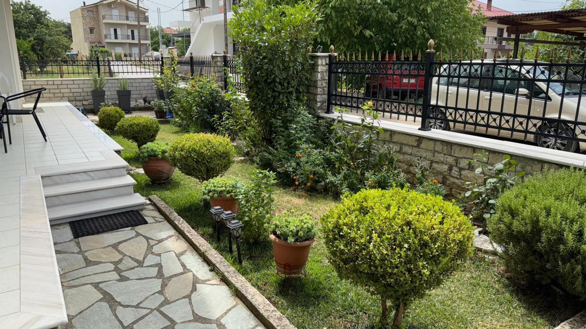 Petit House Under The Rocks Apartment Kalambaka Exterior photo